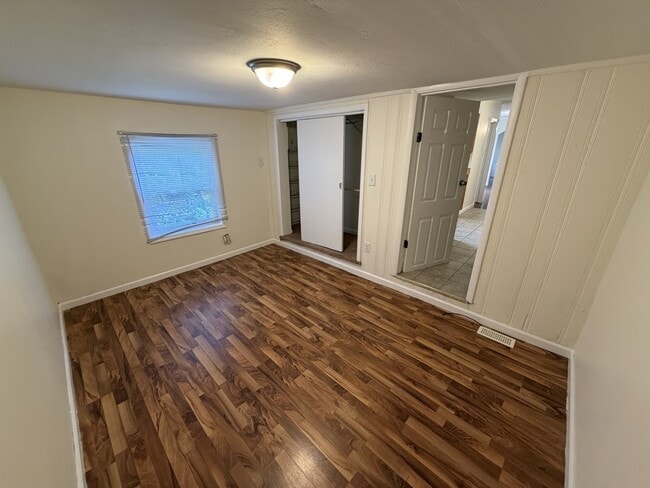 Photo - 3209 Dix Ave