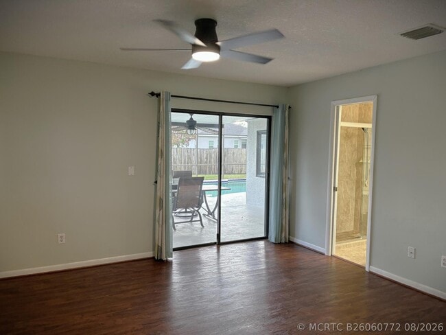 Photo - 202 SW Crescent Ave