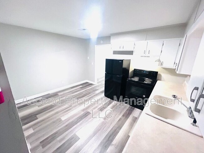 Photo - 3341 Pinewood Ave