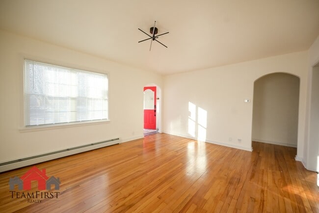 Photo - 1135 S Ridge Rd