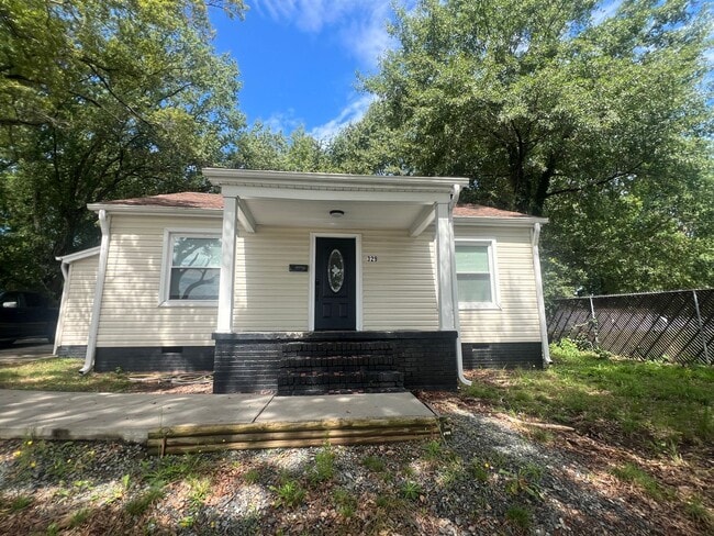 Building Photo - Move-in Ready! Rental