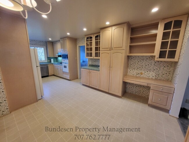 Photo - 460 Piezzi Ln