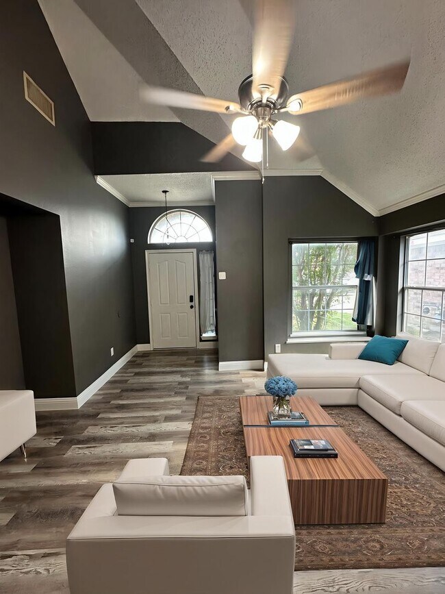 Building Photo - SPACIOUS REMODELED HOME NEAR MAJOR ARLINGT...