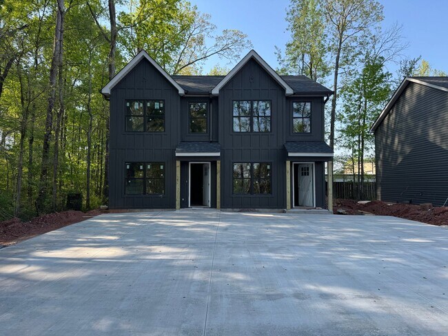 Building Photo - 110 Wildwood Rd NE Unit B
