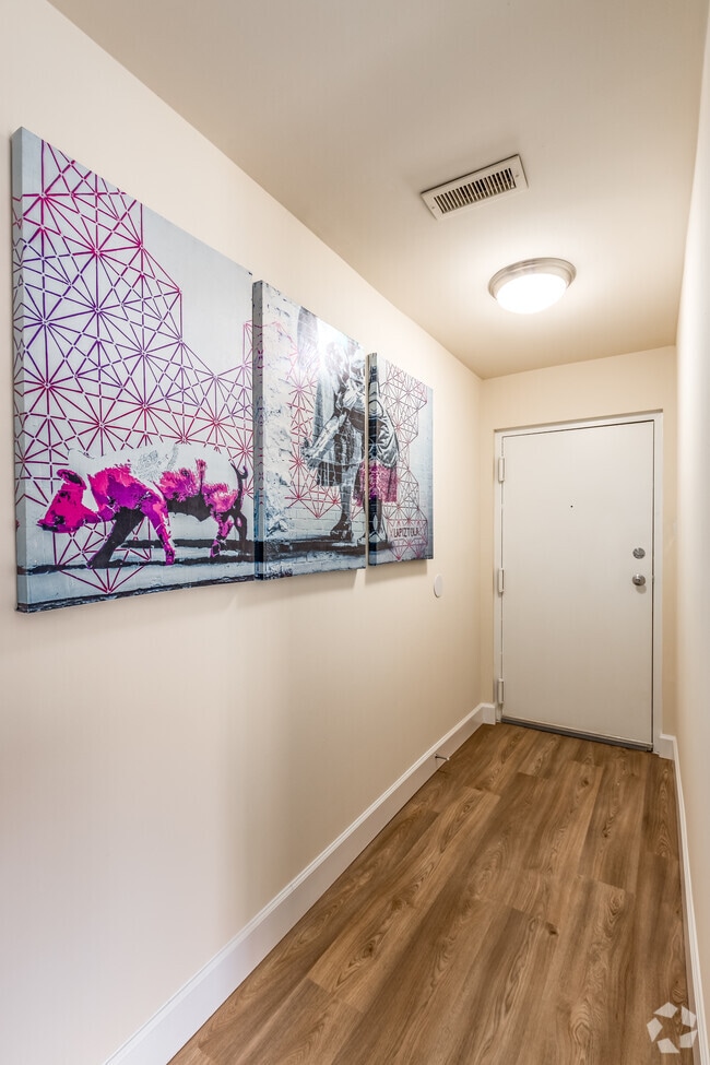 1BR, 1BA - 745SF