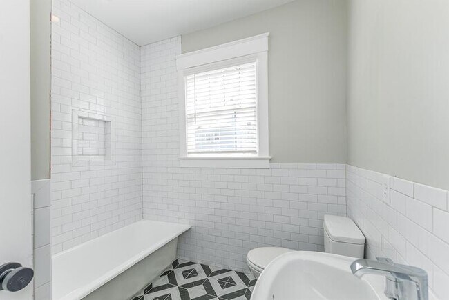 Photo - 114 W Anderson St