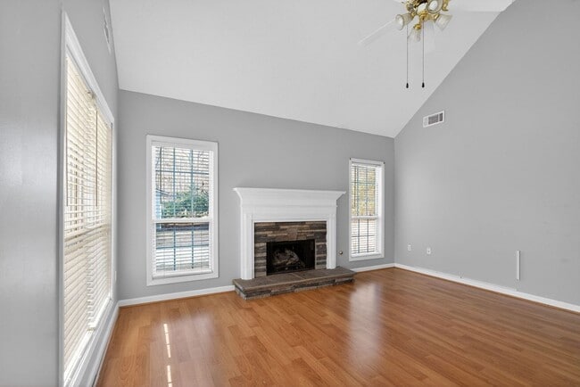 Photo - 345 Freeman Dr