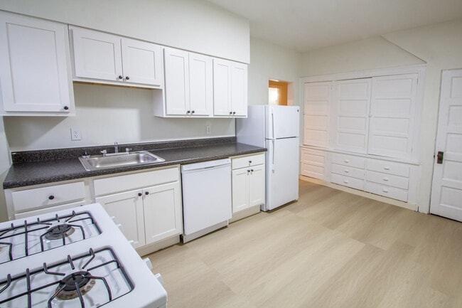 Photo - 201 Center Ave