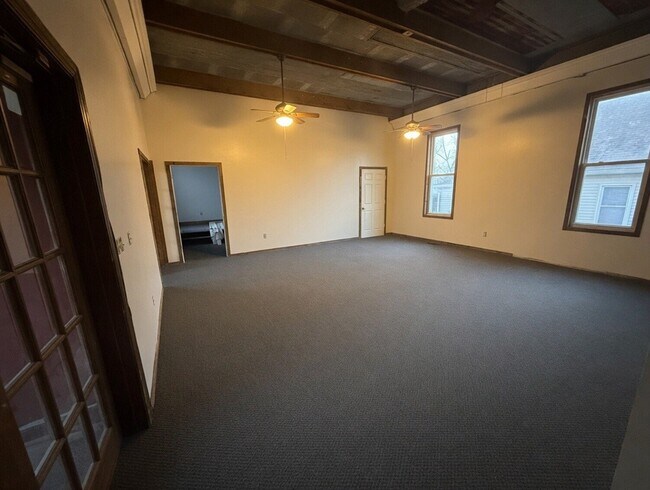 302 S Mayne St