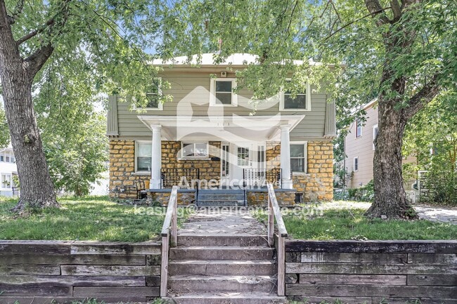 Building Photo - 111 Spruce Ave