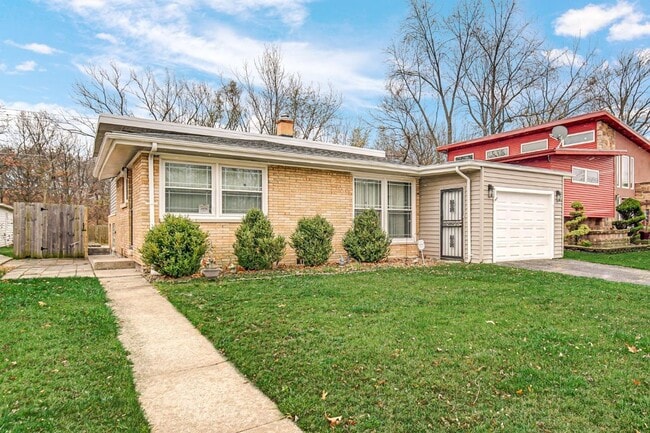 Miller Beach Living FREE Application Fee ! - Miller Beach Living FREE Application Fee !
