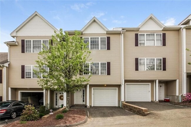 Building Photo - 2720 State St Unit 13