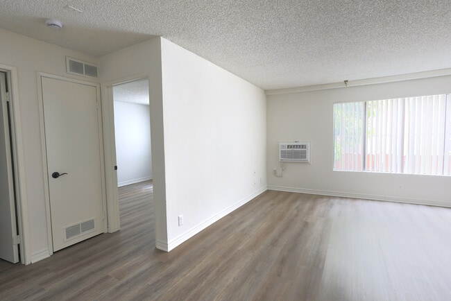 Photo - 2928 Leeward Ave Unit 104