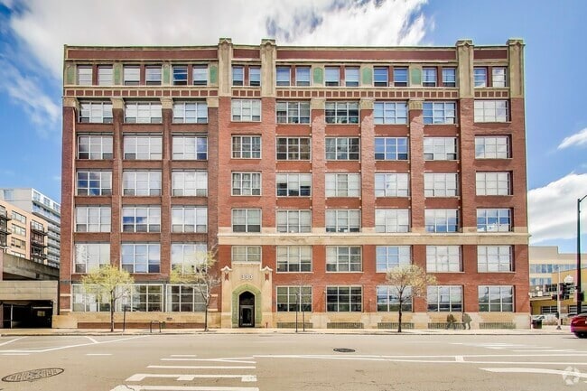 Building Photo - 333 S Desplaines St Unit 302 Rental