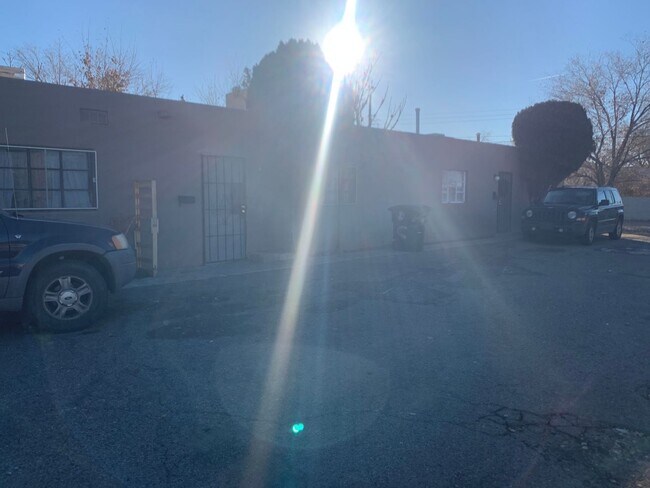 Building Photo - 333 Dallas St NE Unit B