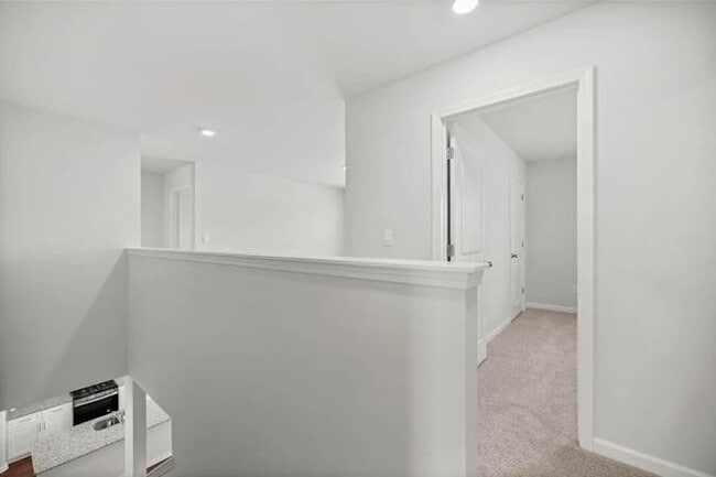 Photo - 424 Roebuck Pass