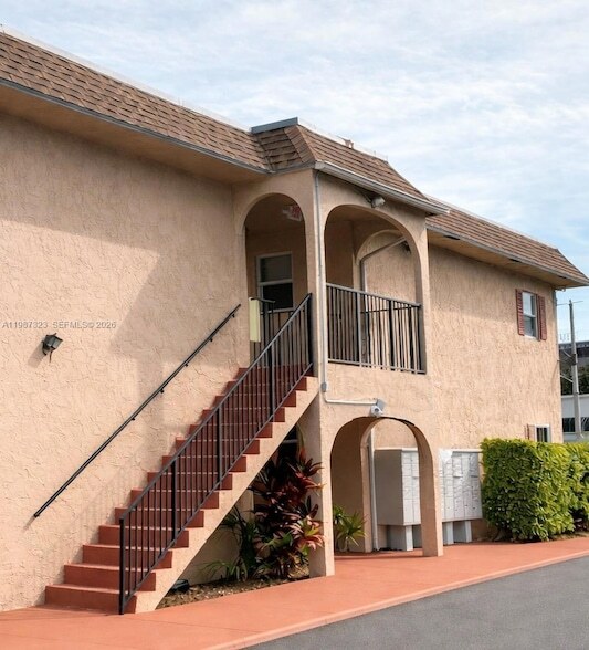 Photo - 550 SW 2nd Ave Unidad 1210