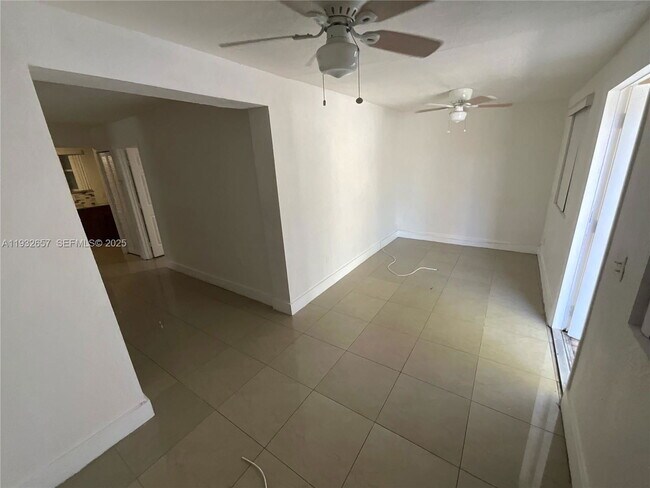 Photo - 1064 NW 103rd St Unidad 2