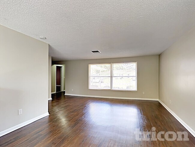 Photo - 8508 Woodhurst Dr