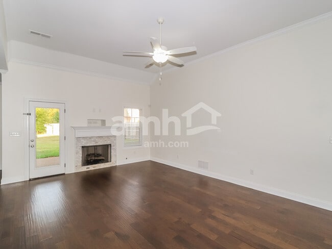 Photo - 3284 Vineyard Dr S