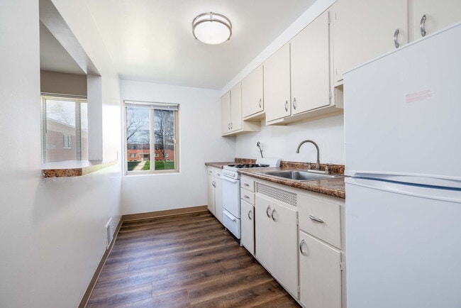 Photo - Highland Manor Apartments