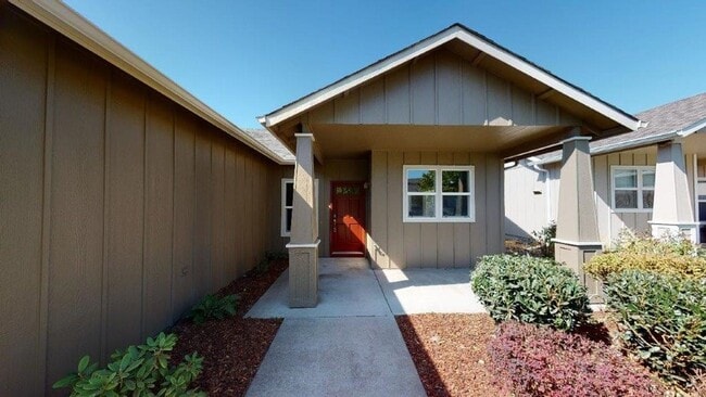 Photo - 1372 SE Newgate Dr