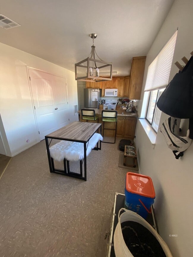 Photo - 941 W Chamberlain Dr