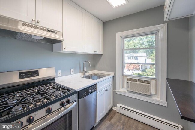 Photo - 207 E Nelson Ave