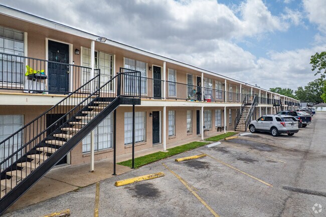 4725 N Main St