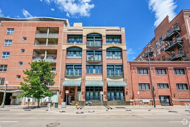 Building Photo - $2,500 - 1 Bed 1 Bath Condo with Central A... Unit Apt F