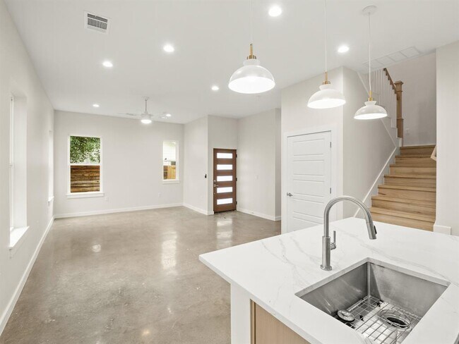 Photo - 1165 Nickols Ave Unit 2