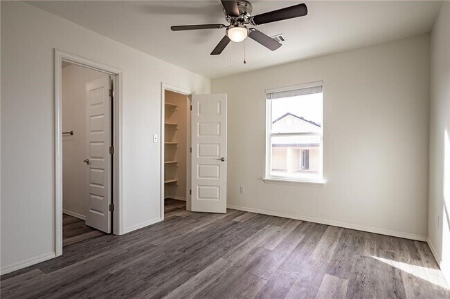 Photo - 825 S Rupple Rd