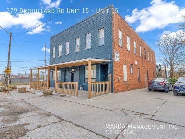 Building Photo - COZY BACHELOR Unit 15