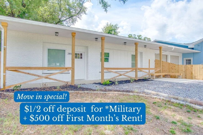 Building Photo - Remodeled 2BR/2BA Near Downtown – ½ Off Mi... Rental
