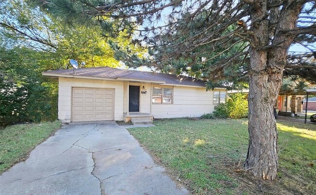 Building Photo - 4304 N Libby Ave