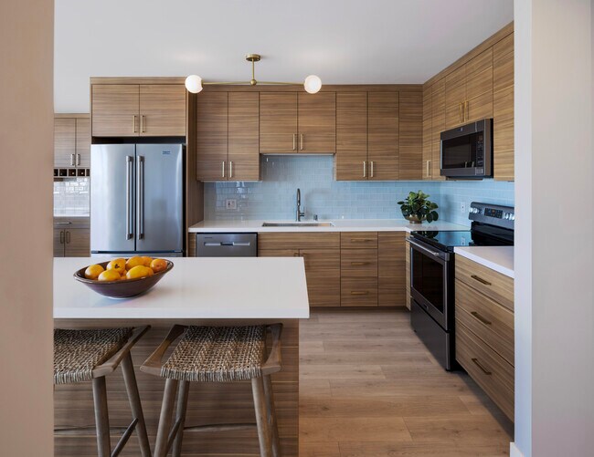 1200 Lakeshore