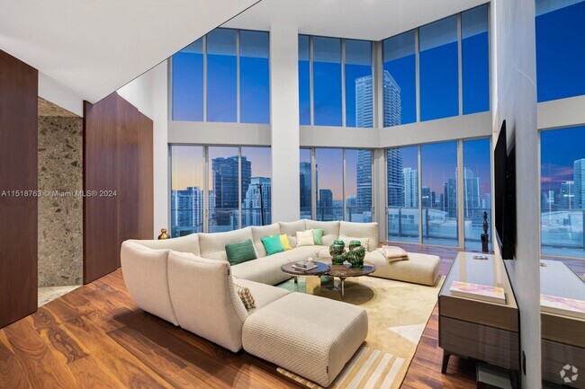 Building Photo - 1300 Brickell Bay Dr Unit 4401 Rental