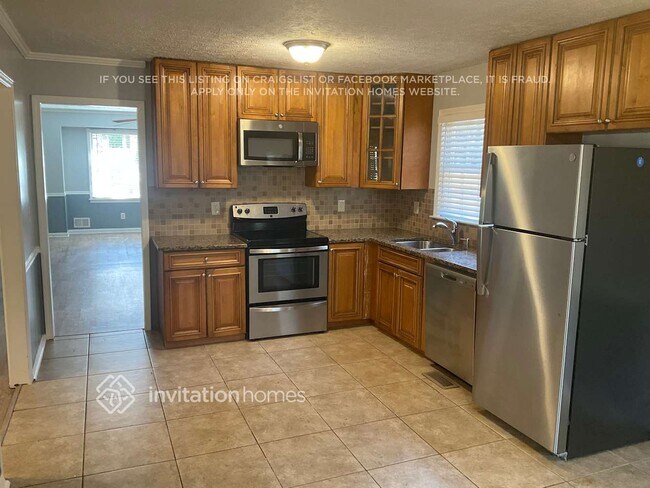 Photo - 2923 Marsh Ln SW