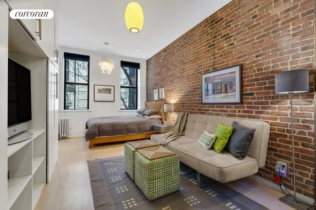 Building Photo - 105 Thompson St Rental