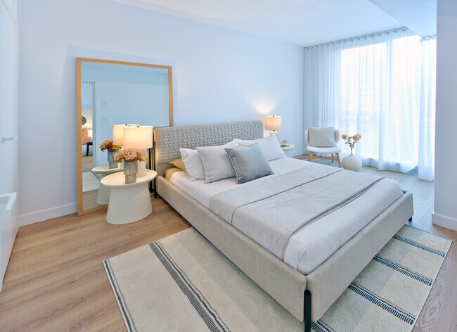 Photo - 1 Square Phillips