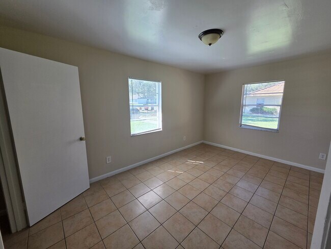 5031 SE 29th St Unidad A