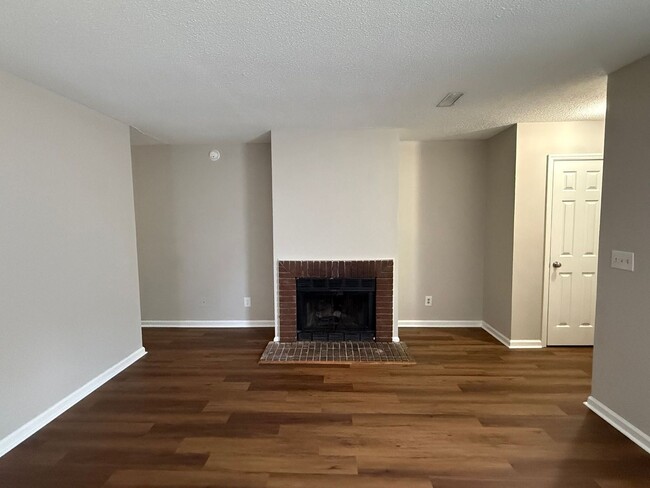 Photo - Fully Renovated 2 bed/ 2 bath Duplex! Available Now!