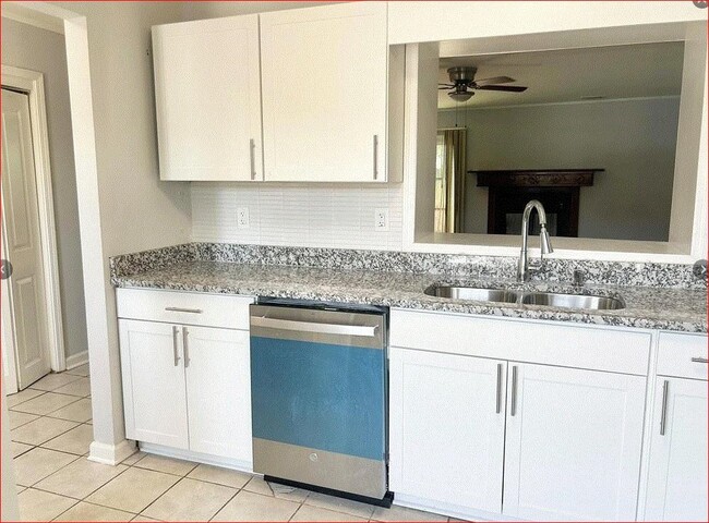 Photo - 1021 Thornwoode Ln