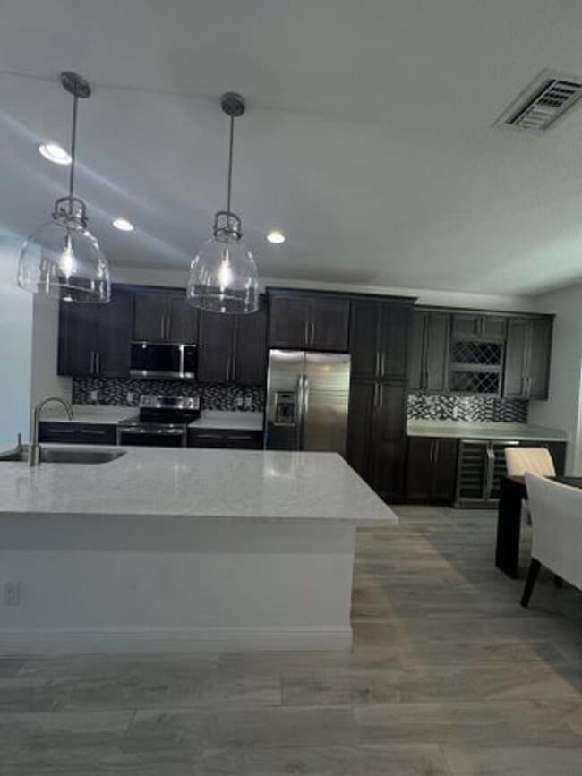 Building Photo - 615 Windward Cir N