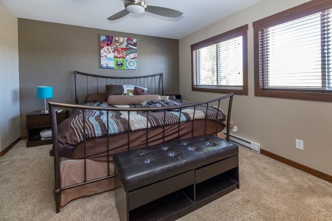 Photo - Woodworks Townhome- 3 Bedroom/3 Bath Unit w/Updated kitchen on the Bus Route
