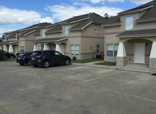 Photo - 409-424 S Wyandotte Ave Apartments