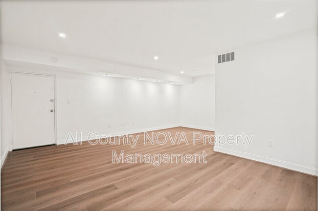 Building Photo - 3821 Hamilton St Unit #A-102