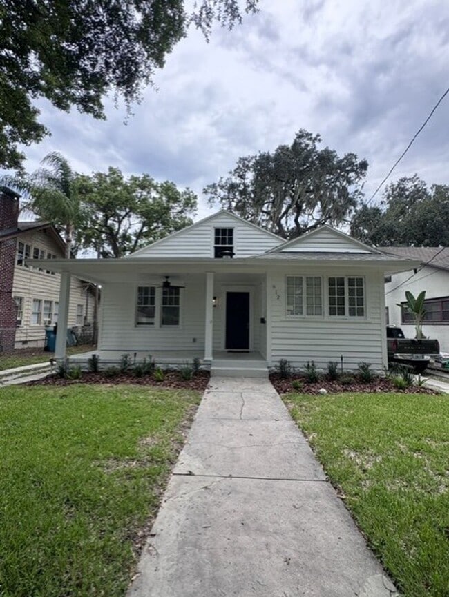 Photo - 812 Harwood St