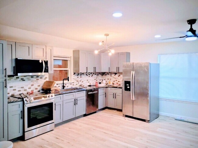 Photo - 401 Trichelle St