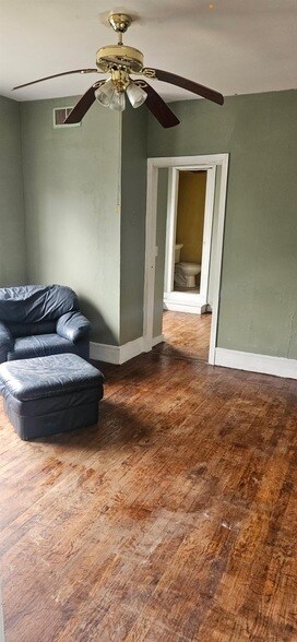 Photo - 305 E Main St